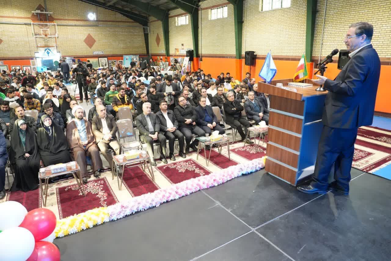 زنگ انقلاب با حضور استاندار آذربایجان غربی نواخته شد + تصاویر