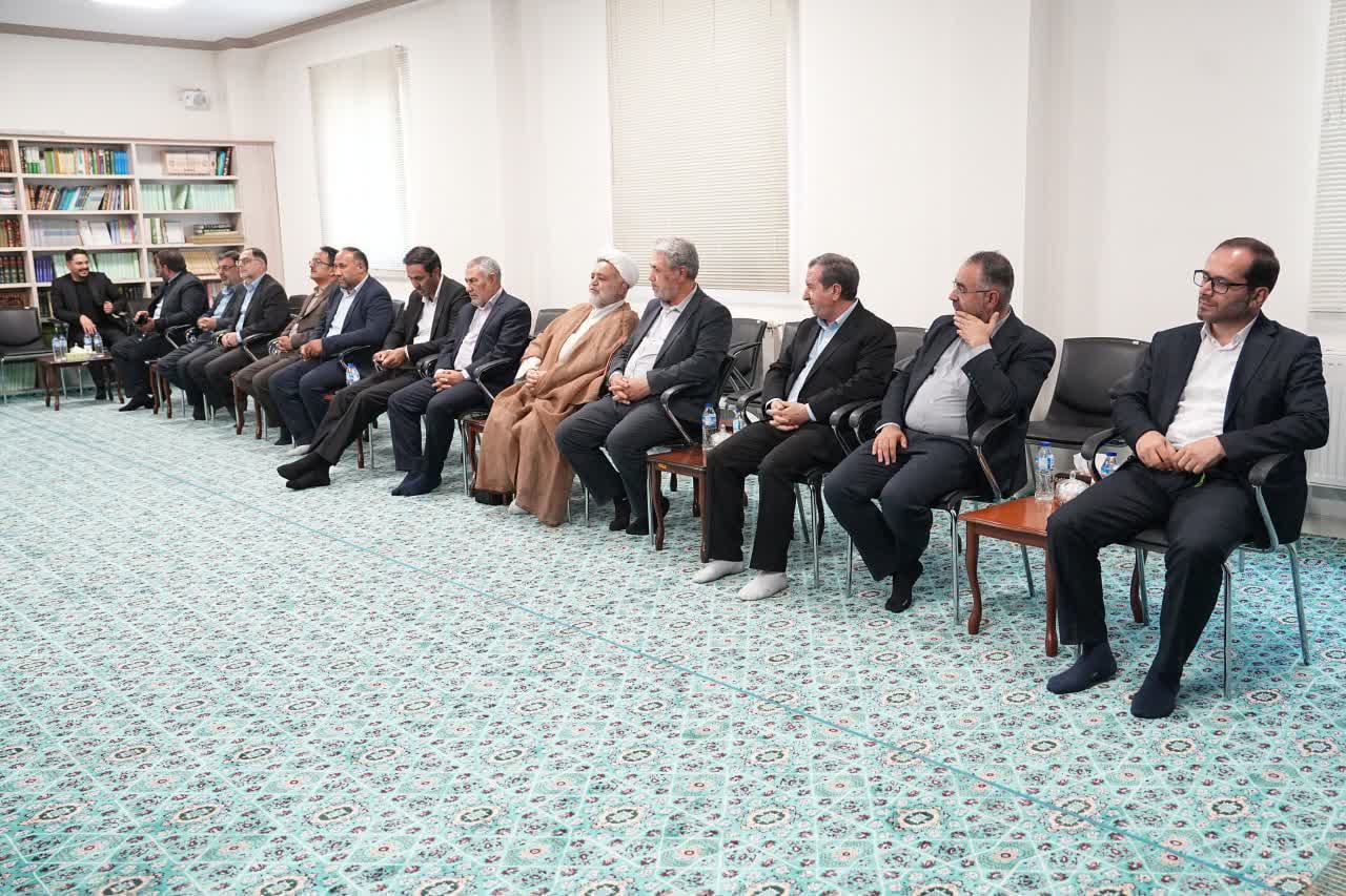 دیدار مدیران استانداری آذربایجان‌غربی با نماینده ولی‌فقیه در استان به مناسبت هفته دولت + تصاویر