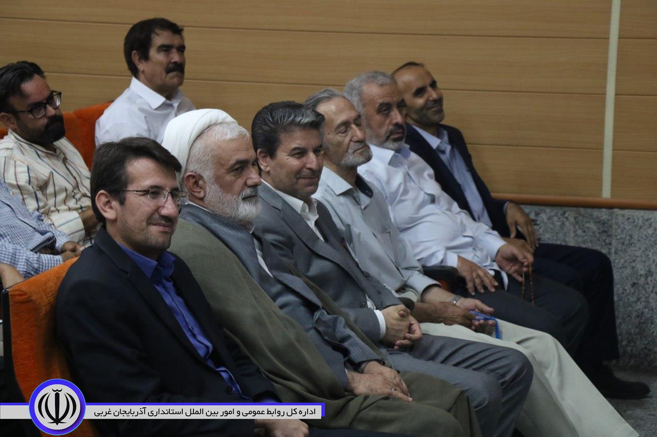 شاعران و سخن سرایان آگاه بسترساز تقویت وحدت ملی و انتقال دهنده والاترین ارزشهای انسانی به نسل های آینده هستند