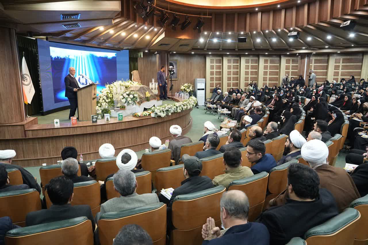 برگزاری آیین تبیین طرح زندگی با آیهها و رونمایی از 10 هزار جلد قرآن کریم در ارومیه + تصاویر