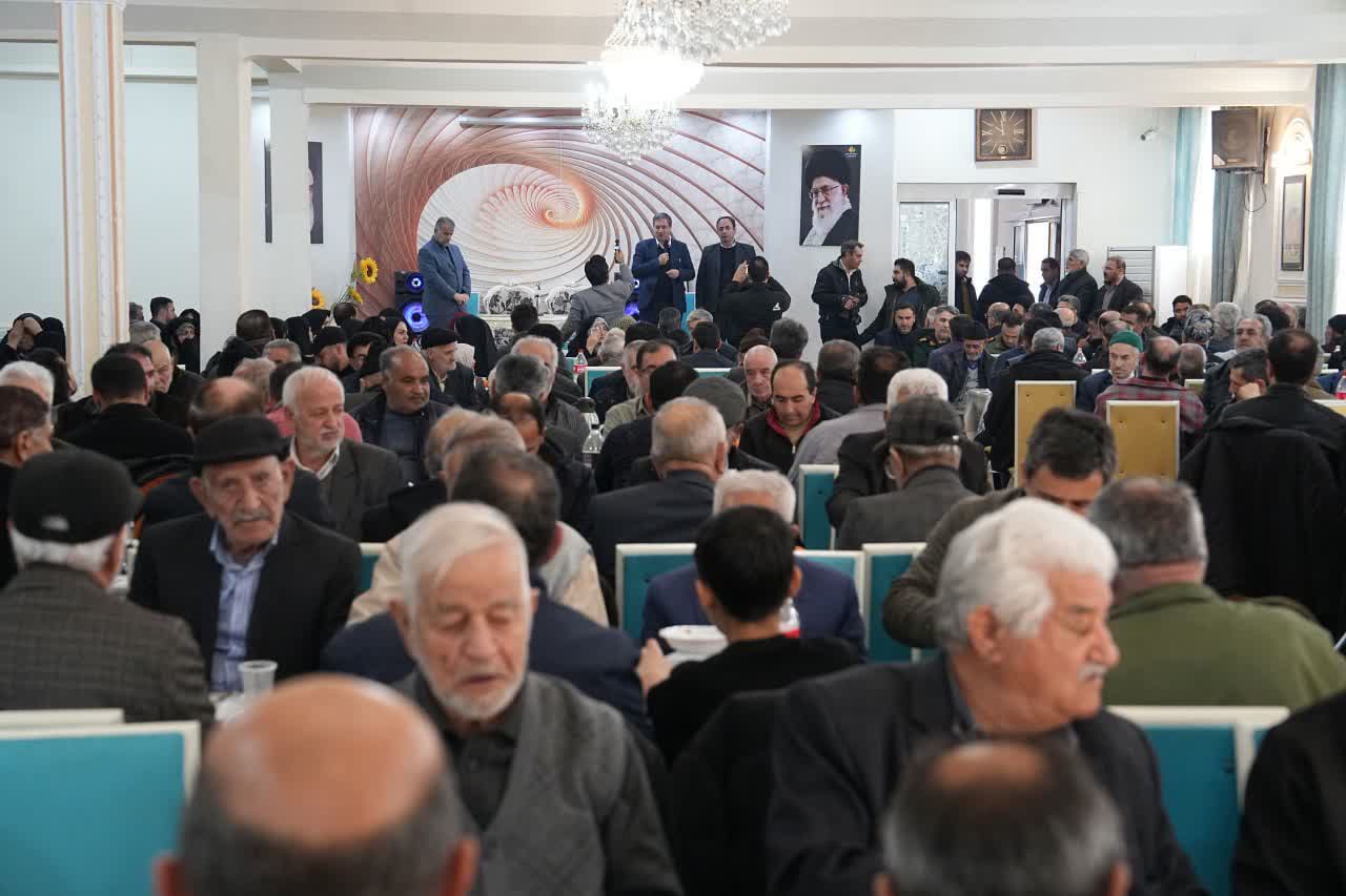 برگزاری نشست صمیمی استاندار آذربایجان‌غربی با خانواده‌های شهدا + تصاویر