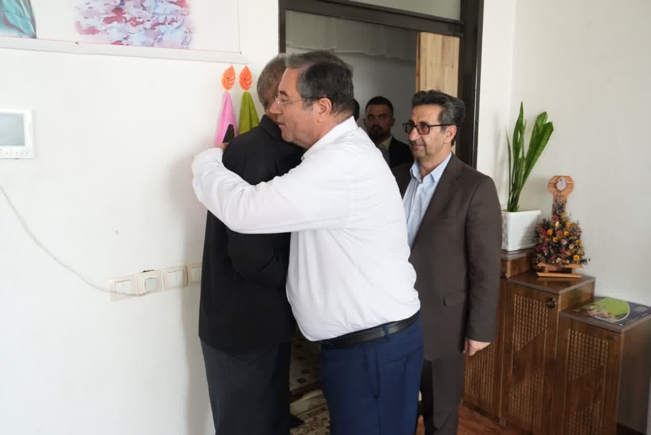 دیدار استاندار آذربایجانغربی با خانواده معزز شهید سجاد بختیاری + تصاویر