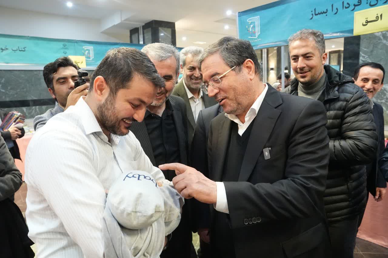 بازدید استاندار آذربایجان‌غربی از نمایشگاه سراسری کتاب ارومیه + تصاویر