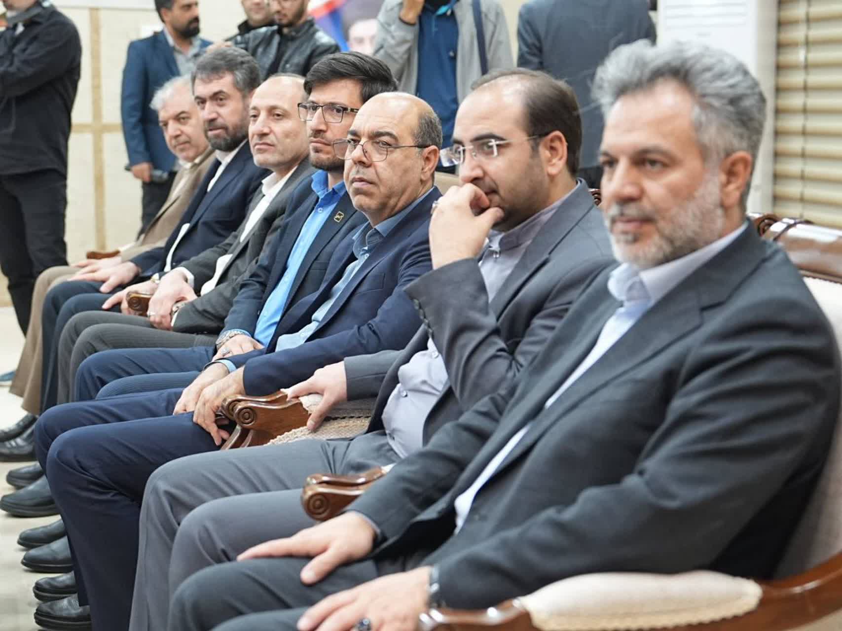 استقبال استاندار آذربایجانغربی از معاون رئیسجمهور و رئیس سازمان زندانهای کشور در فرودگاه ارومیه