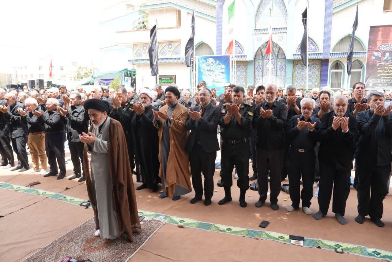 آلبوم تصویری / اقامه نماز ظهر عاشورا در ارومیه