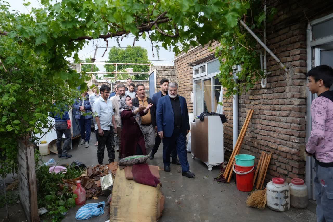 آلبوم تصویری / بازدید استاندار آذربایجان غربی از روند امدادرسانی به متاثرین از آبگرفتگی در ارومیه