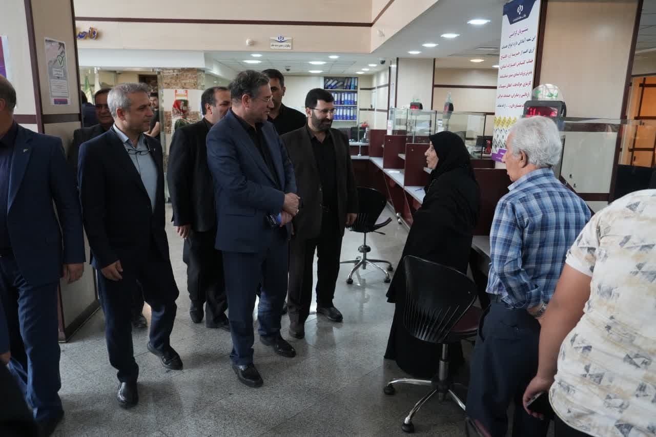 بازدید سرزده استاندار آذربایجانغربی از مدیریت شعب بانک رفاه کارگران استان + تصاویر