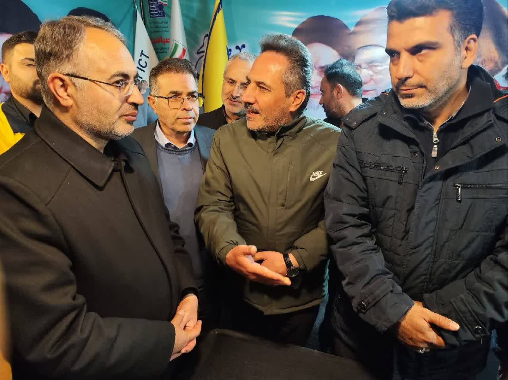 حضور معاون سیاسی استاندار در موکب های مستقر در محل تجمع مردمی