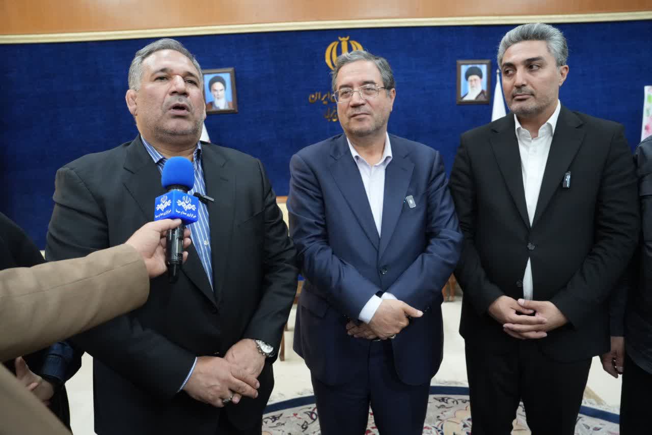 اعضای کمیسیون اقتصادی مجلس وارد ارومیه شدند + تصاویر