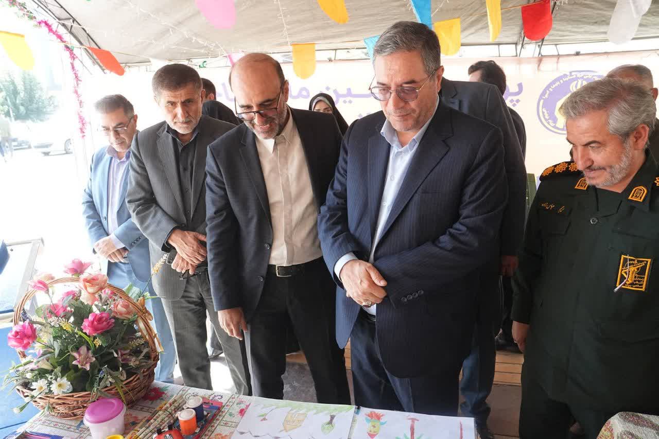 هیچ دانشآموزی نباید به دلیل مشکلات مالی از تحصیل بازبماند