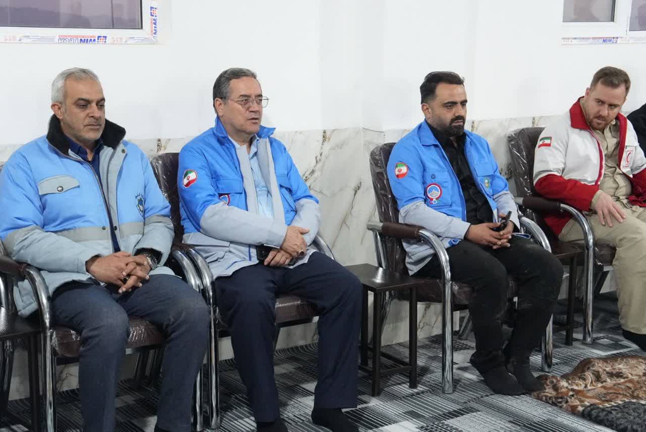 آلبوم تصویری / رحمانی از نزدیک پای درد دل روستاییان نشست