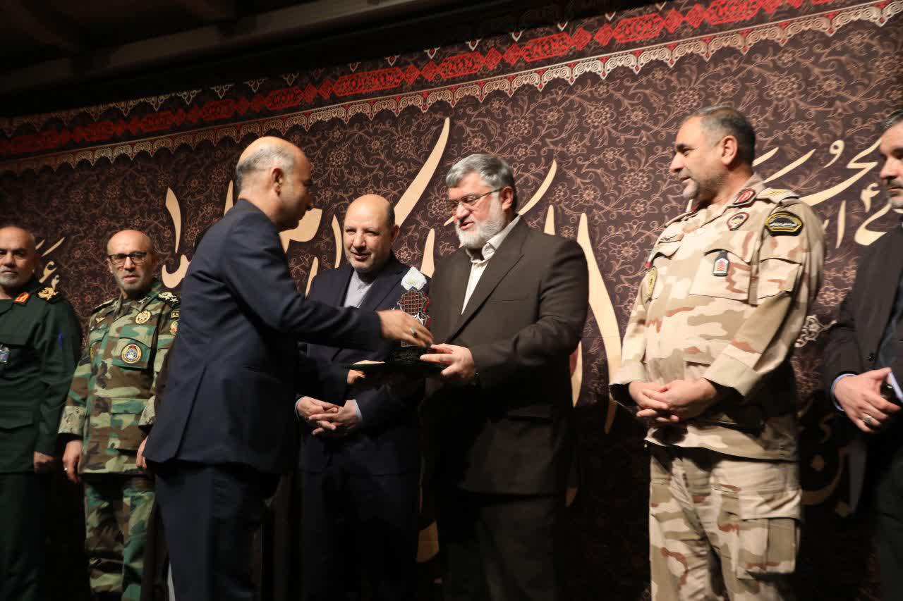 آلبوم تصویری / برگزاری آیین تجلیل از خادمین اربعین حسینی در استان و یادبود اولین سال بازگشایی مرز تمرچین جهت تردد زائرین اربعین