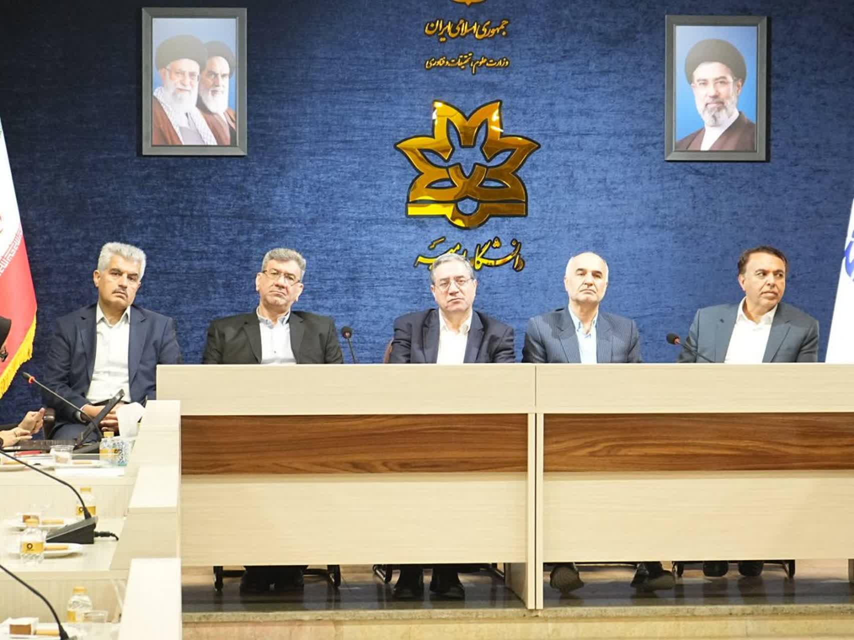 بررسی راهکارهای علمی برای آینده دریاچه ارومیه + تصاویر