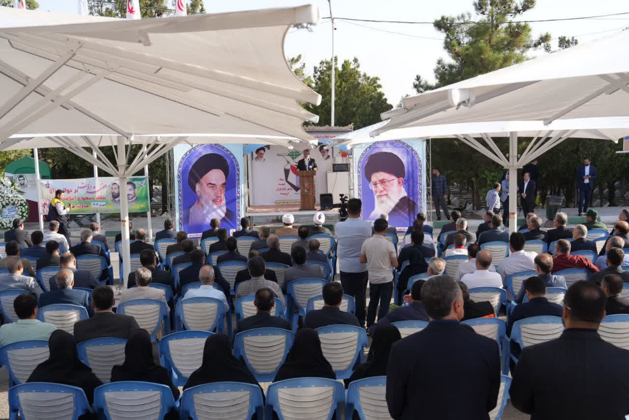 ادای احترام وزیر ارتباطات و فناوری اطلاعات به مقام شامخ شهدای ارومیه + تصاویر