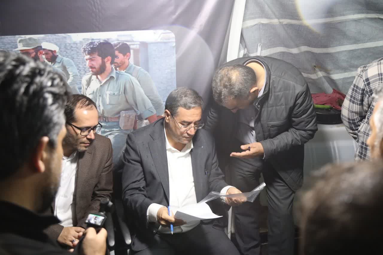 حضور استاندار آذربایجان‌غربی در میزهای خدمت شبانه ارومیه + تصاویر