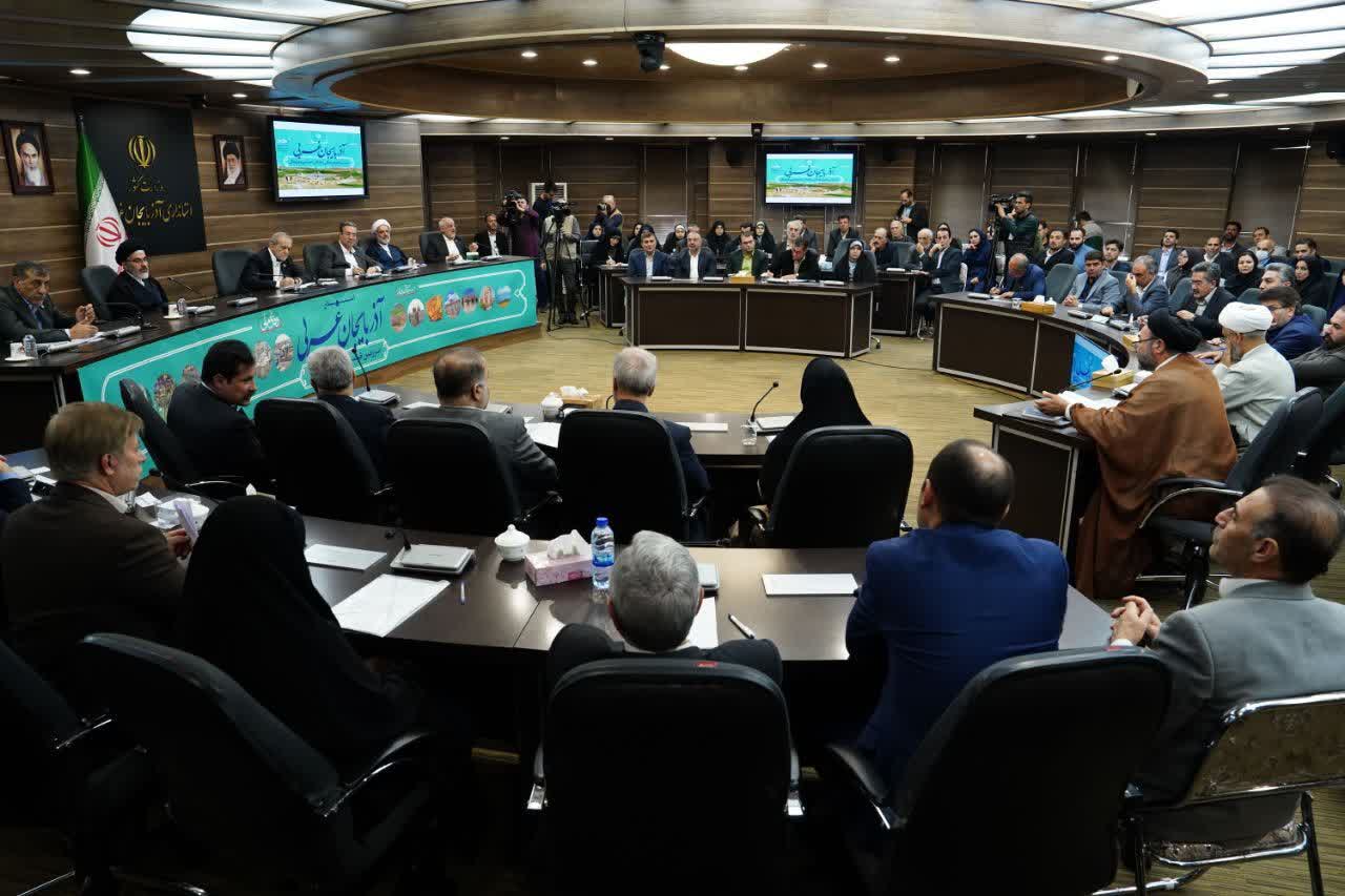 آلبوم تصویری / برگزاری نشست فرهیختگان و فعالان سیاسی، اجتماعی و فرهنگی آذربایجانغربی