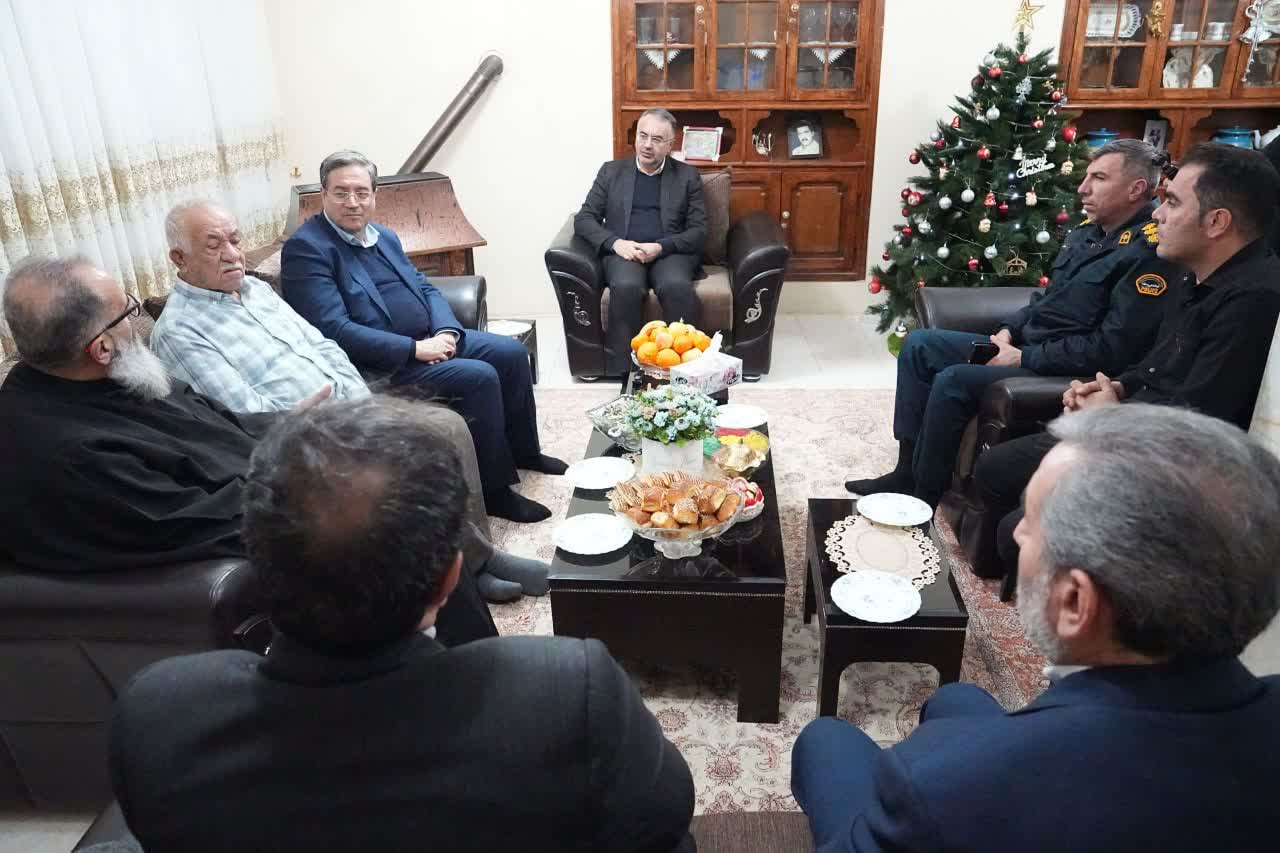 دیدار استاندار آذربایجان‌غربی با خانواده شهید آشوری سرگون آکویانس + تصاویر