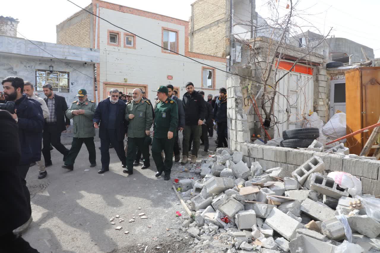 آلبوم تصویری / بازدید فرمانده سپاه پاسداران انقلاب اسلامی از مناطق زلزله زده و کمپ های اسکان اضطراری در خوی