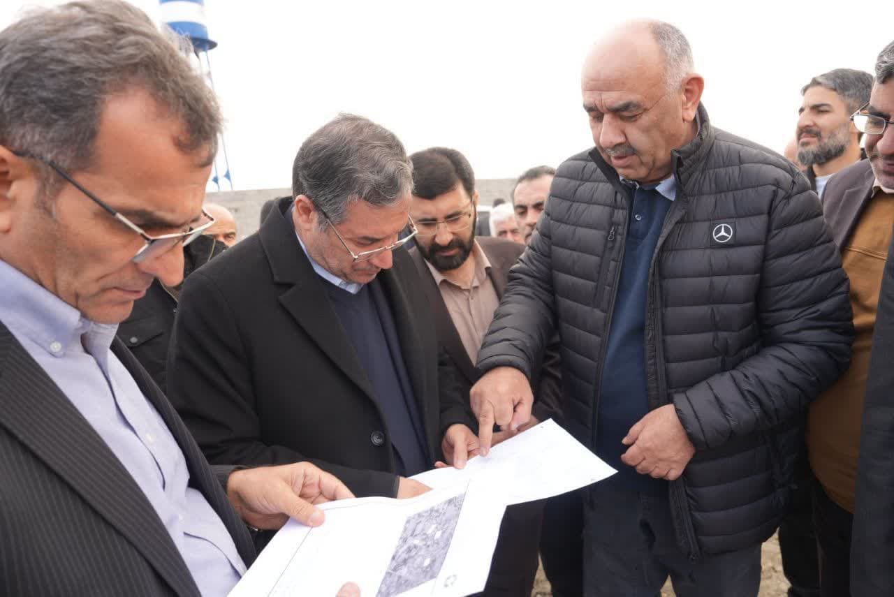بازدید استاندار آذربایجانغربی از مراحل واگذاری زمین برای احداث واحدهای جدید قطعه سازی در ارومیه