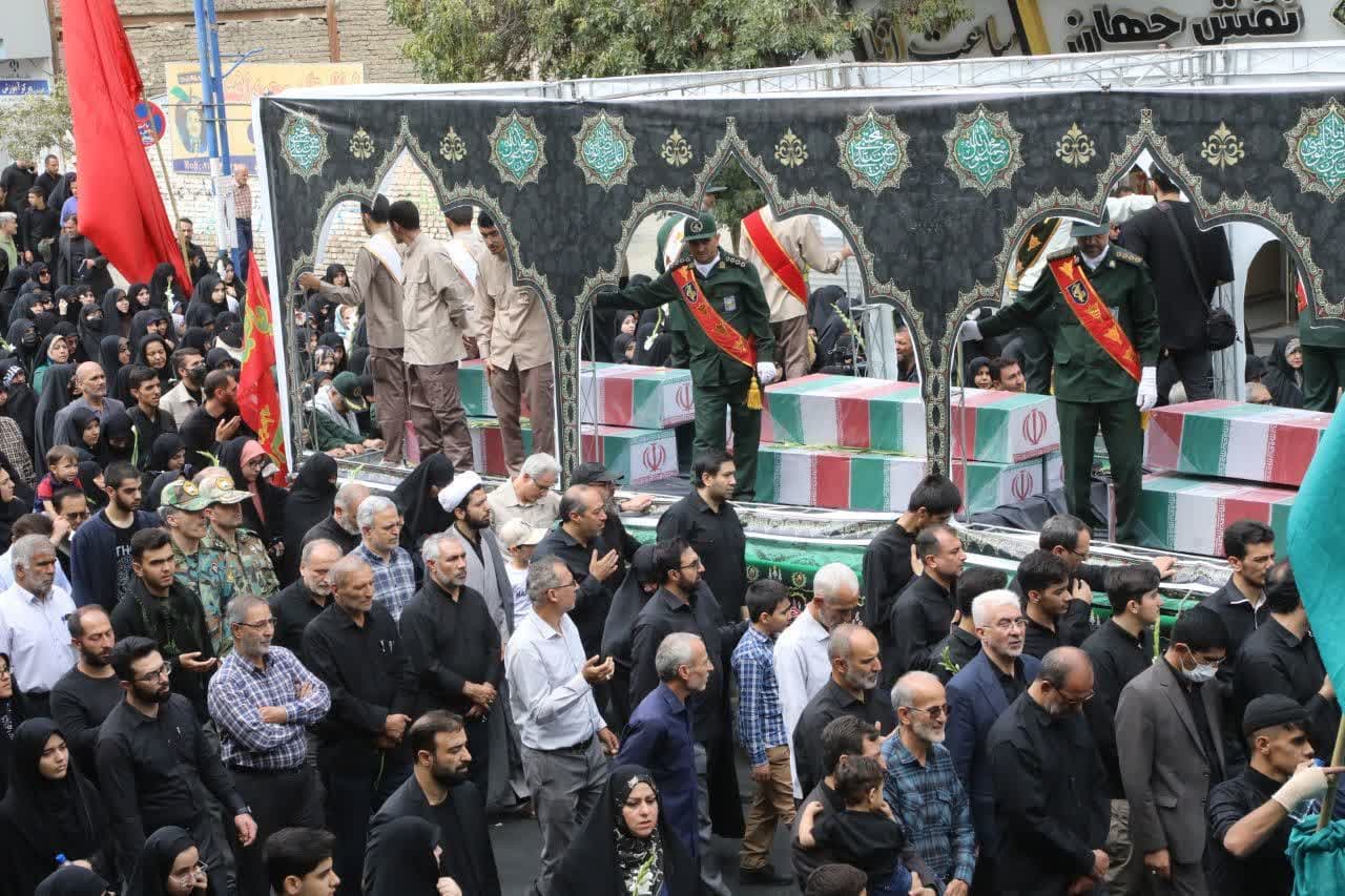 آلبوم تصویری / برگزاری مراسم تشییع پیکر مطهر 23 شهید هشت سال دفاع مقدس در ارومیه