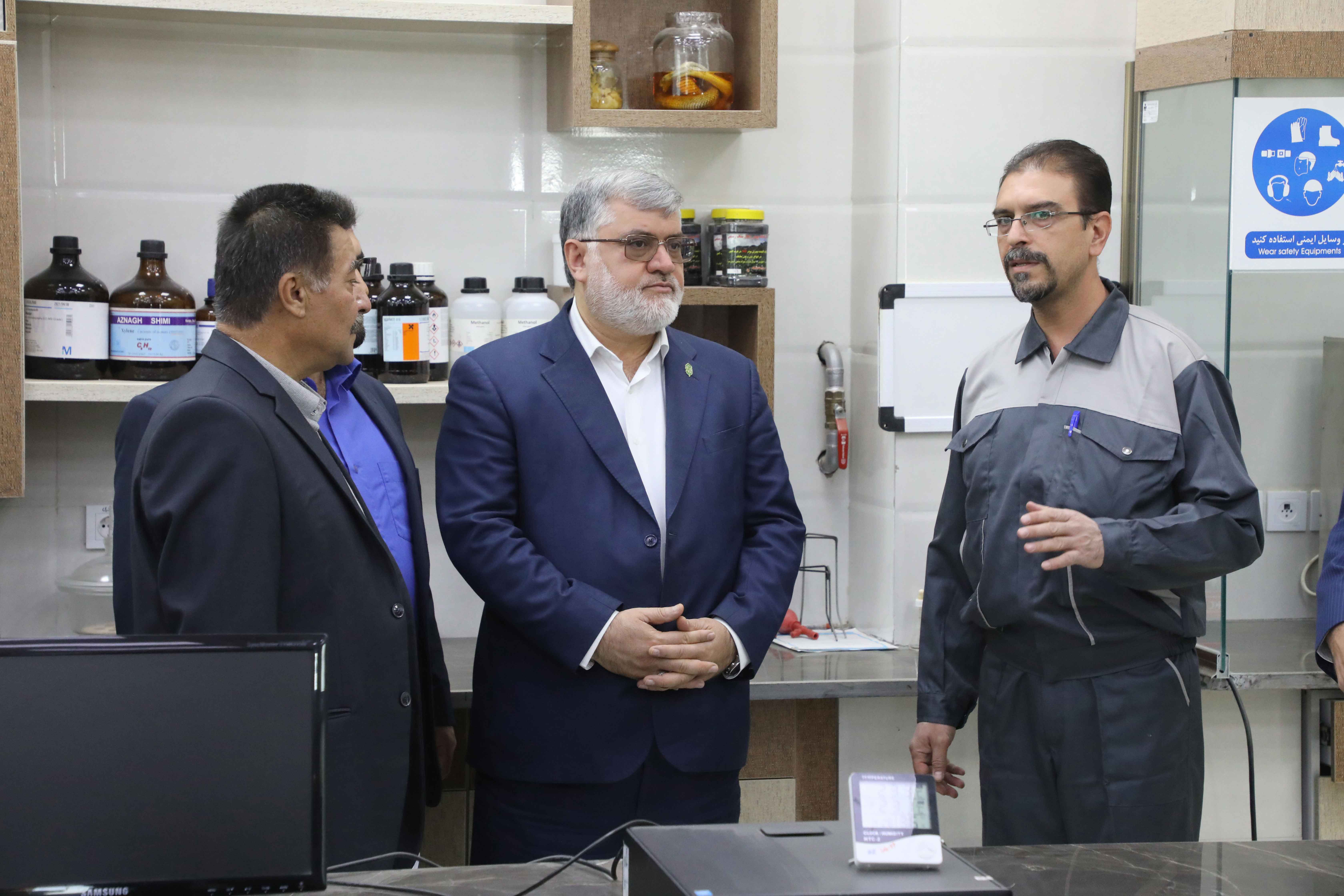 بازدید استاندار آذربایجان غربی از شرکتهای بام گام عایق و راه و ساختمان ارومیه شن ریز + تصاویر