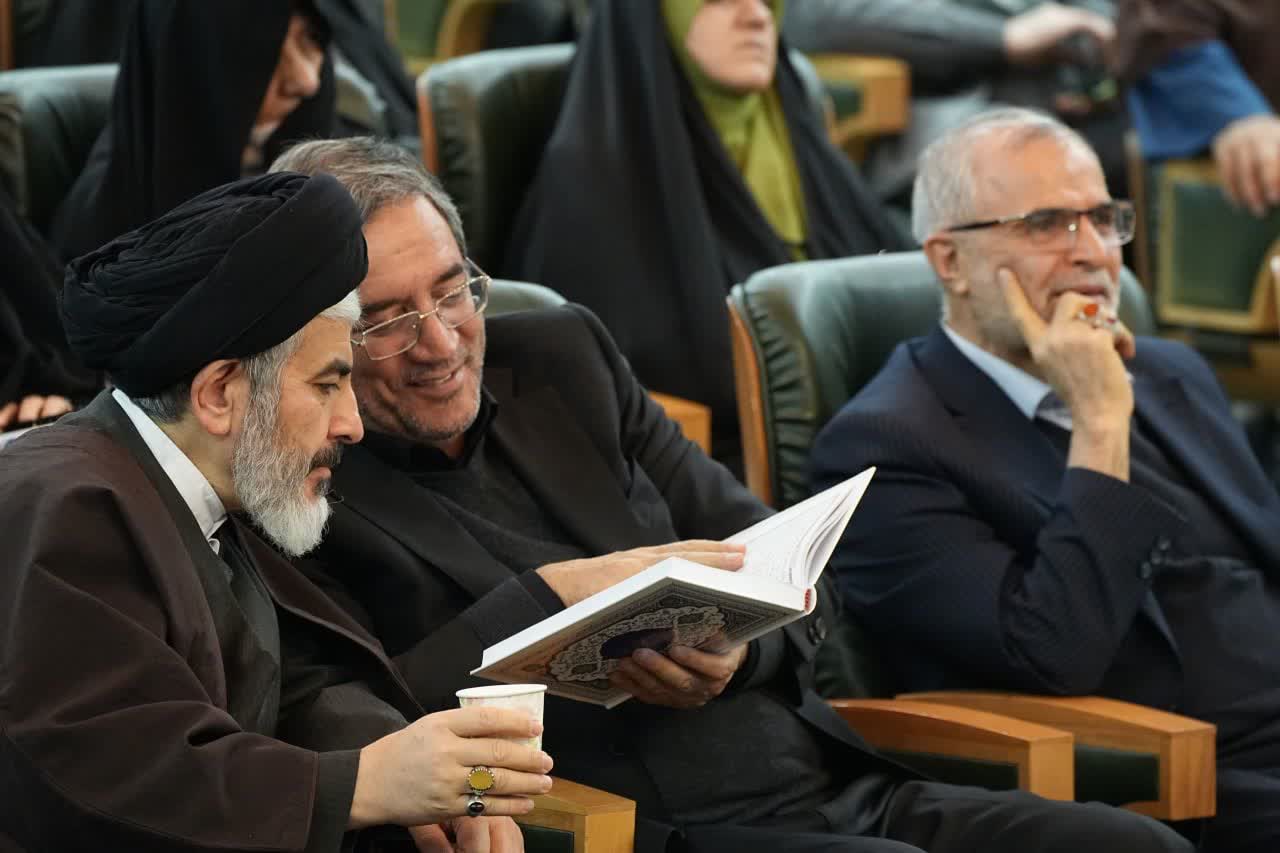 برگزاری آیین تبیین طرح زندگی با آیهها و رونمایی از 10 هزار جلد قرآن کریم در ارومیه + تصاویر