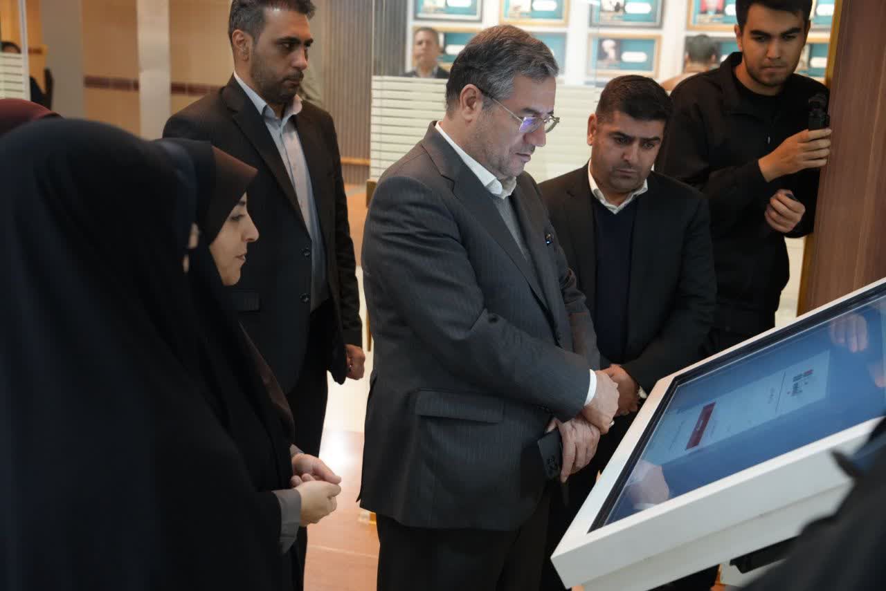 بازدید استاندار آذربایجانغربی از بخشهای مختلف کتابخانه مرکزی ارومیه + تصاویر