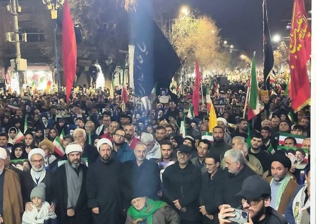 شب 28 اسفند و تداوم خروش مردمی و اجتماع شبانه مردم ارومیه