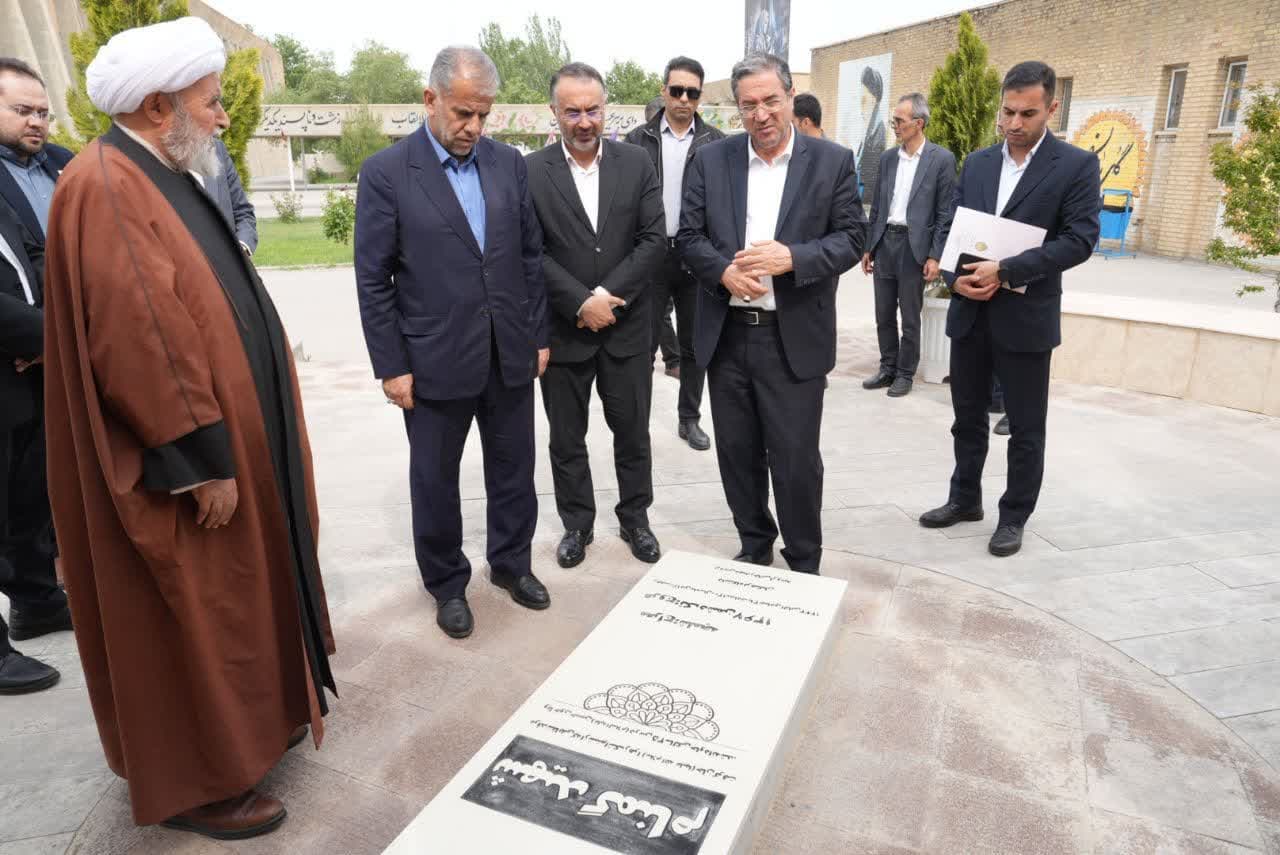آلبوم تصویری / حضور استاندار آذربایجانغربی در آیین گرامیداشت مقام معلم در دانشگاه فرهنگیان