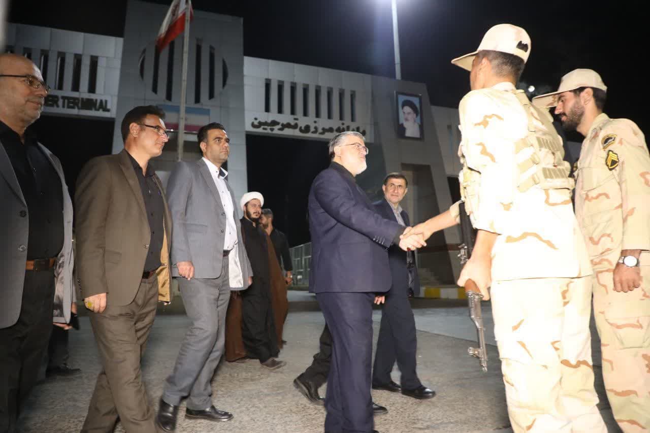 آلبوم تصویری / بازدید شبانه استاندار آذربایجانغربی از روند تردد زائران اربعین حسینی از مرز تمرچین