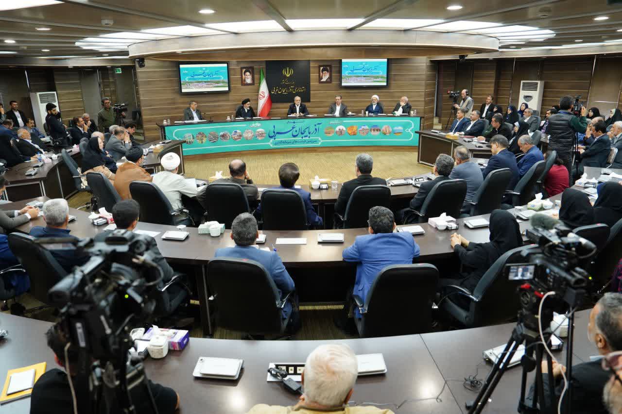 آلبوم تصویری / برگزاری نشست فرهیختگان و فعالان سیاسی، اجتماعی و فرهنگی آذربایجانغربی