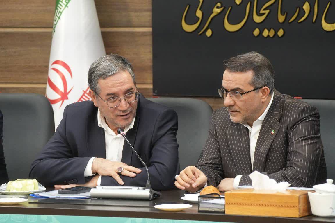 تجلیل از همسران و والدین شهدای کارمند آذربایجانغربی