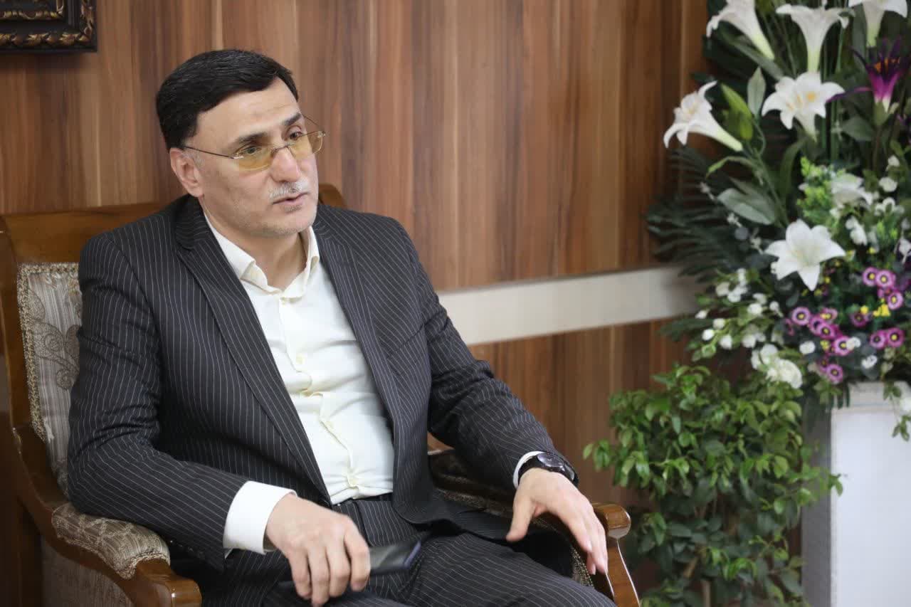 دیدار معاون ساخت وتوسعه راه آهن، بنادر و فرودگاههای شرکت ساخت و توسعه زیربناهای کشور با استاندار آذربایجانغربی