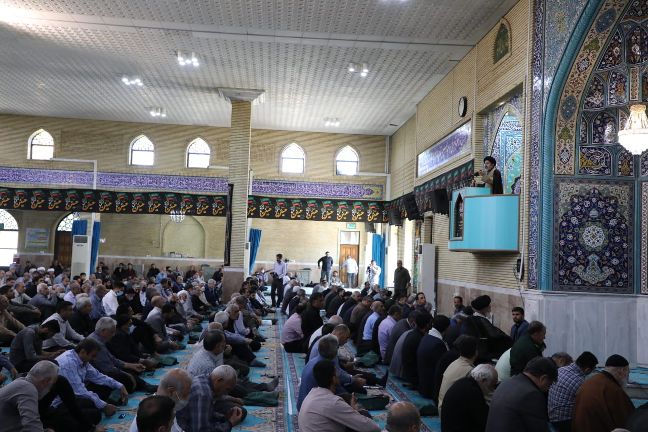 آلبوم تصویری / حضور وزیر اقتصاد و دارایی و استاندار آذربایجان غربی در نماز جمعه ارومیه