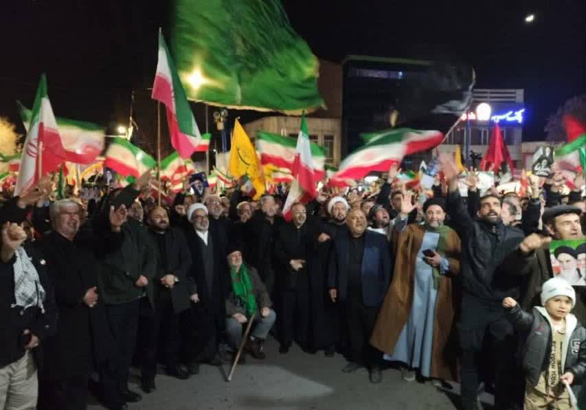 مرور اتحاد و انسجام مردم ارومیه هر شب در تجمع شبانه