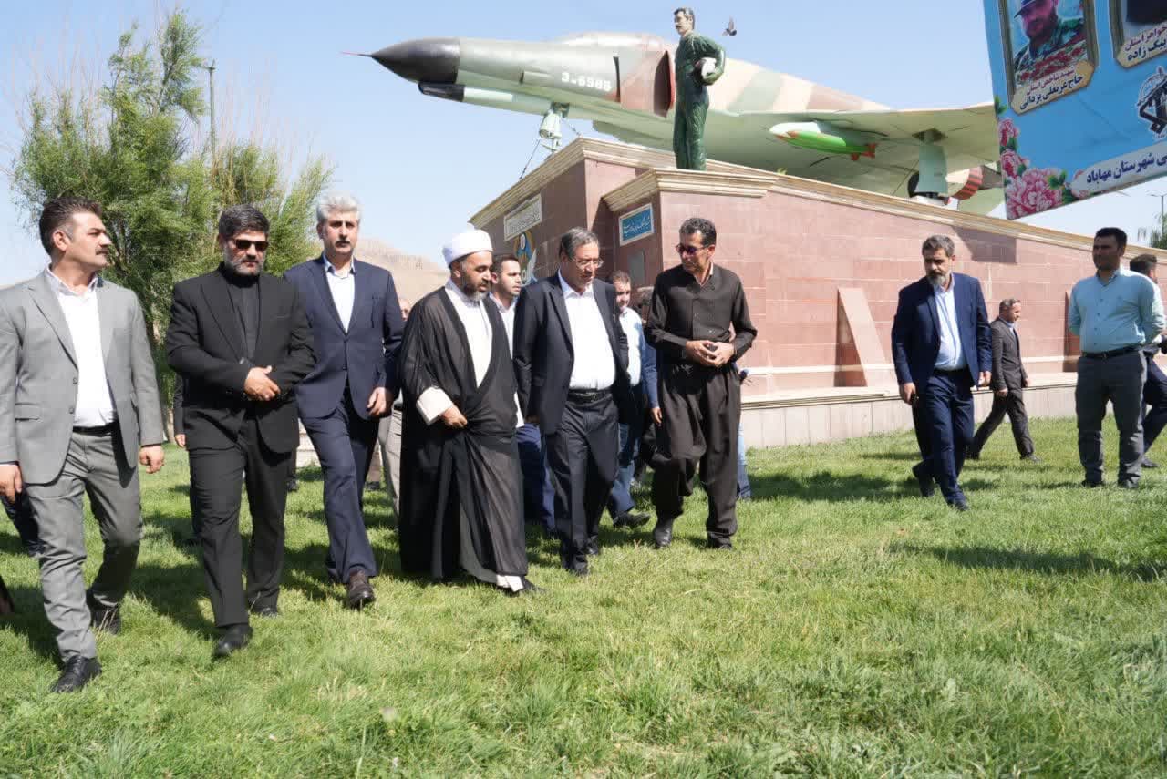 آغاز سفر استاندار آذربایجانغربی به شهرستان مهاباد + تصاویر