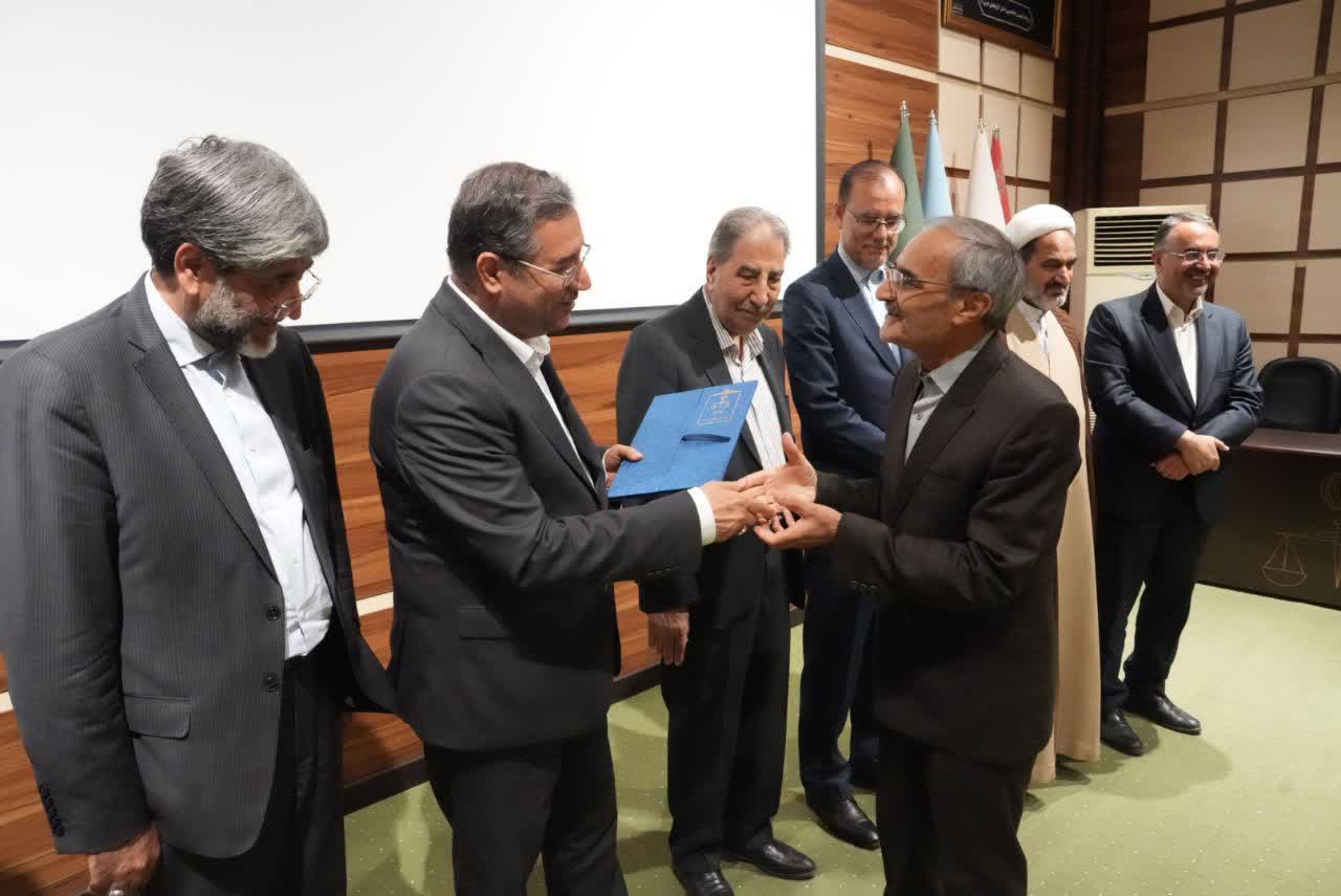 تجلیل از قضات و کارکنان نمونه دادگستری آذربایجانغربی + تصاویر