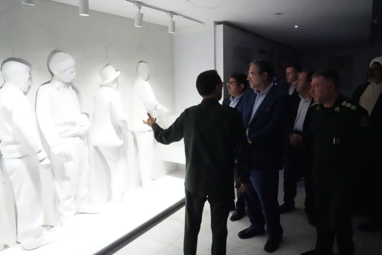 بازدید استاندار آذربایجانغربی از اداره کل و موزه حفظ آثار و نشر ارزشهای دفاع مقدس استان + تصاویر