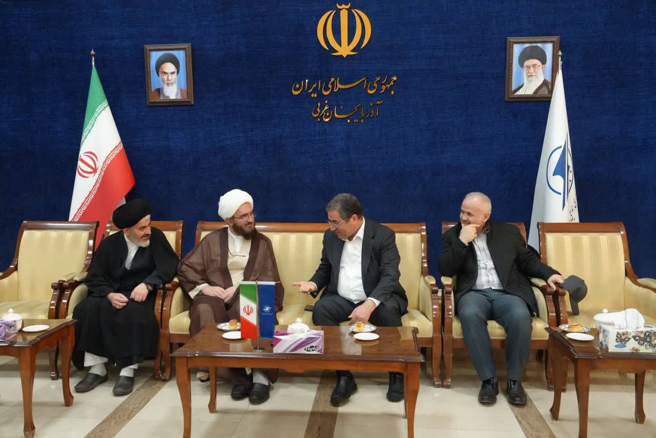 آغاز سفر رئیس شورای سیاستگذاری ائمه جمعه سراسر کشور به آذربایجانغربی + تصاویر