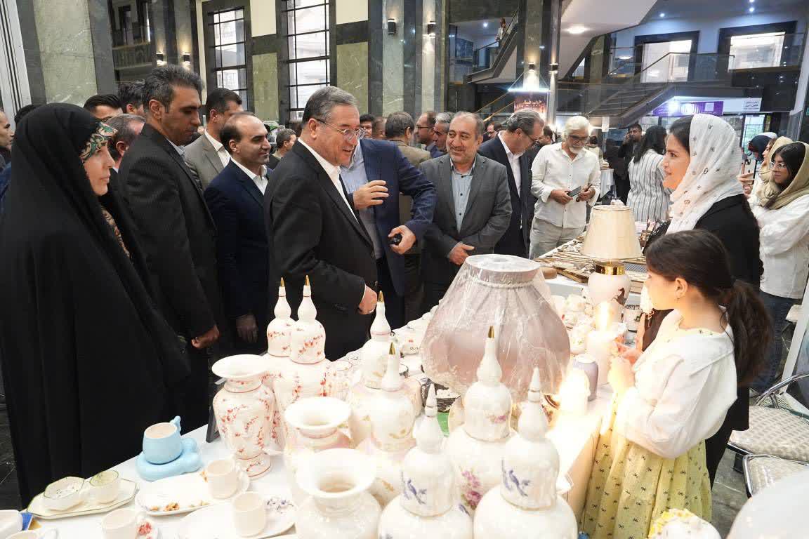 بازدید استاندار آذربایجان‌غربی از نمایشگاه صنایع‌دستی ارومیه + تصاویر