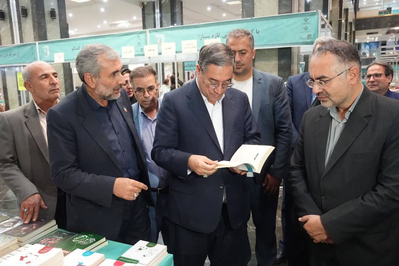 بازدید استاندار آذربایجانغربی از نمایشگاه سراسری کتاب ارومیه + تصاویر