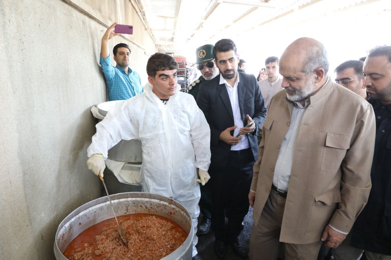آلبوم تصویری / حضور وزیر کشور در مناطق زلزله زده شهرستان خوی
