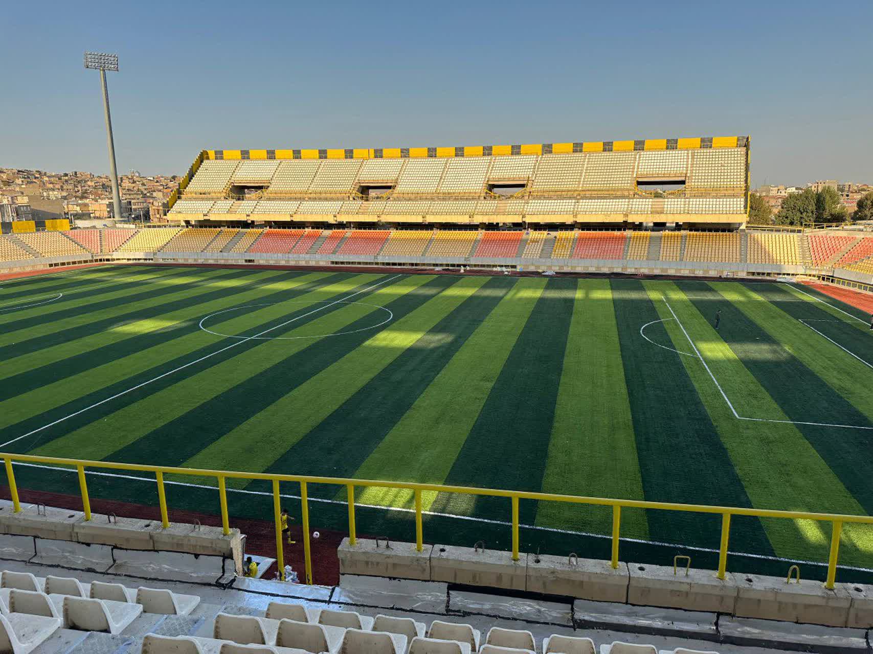 بازدید معاون هماهنگی امور عمرانی استاندار آذربایجانغربی از ورزشگاه شهید باکری ارومیه + تصاویر