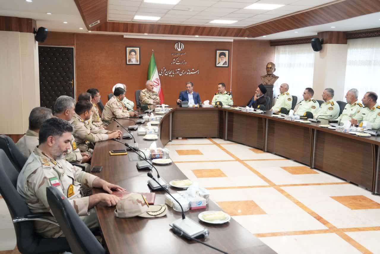 دیدار فرماندهان انتظامی و مرزبانی استان با استاندار آذربایجانغربی + تصاویر