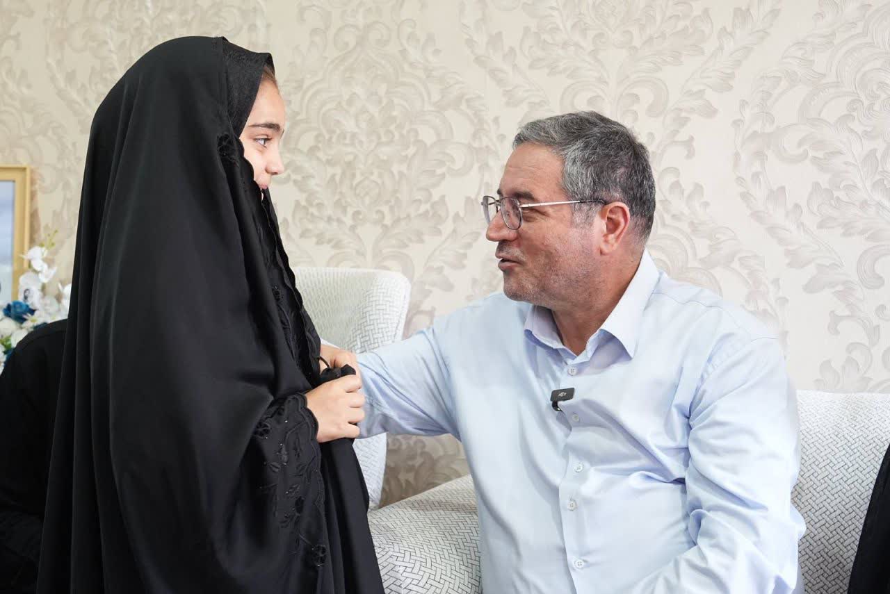 دیدار استاندار آذربایجانغربی با خانواده شهید نوروزی + تصاویر