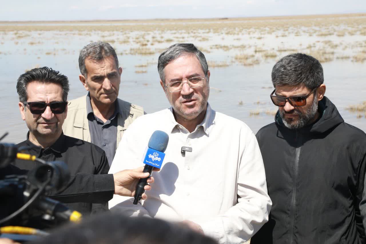 حضور میدانی و بازدید استاندار آذربایجان‌غربی از جریان انتقال آب از رودخانه‌های حوضه آبریز به دریاچه ارومیه + تصاویر