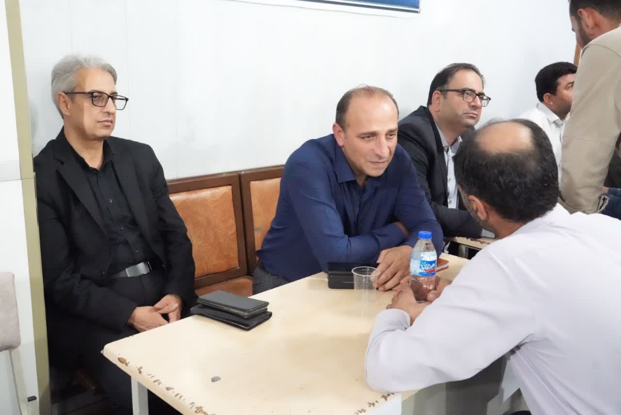 برگزاری میز خدمت محلهمحور بهمناسبت هفته دولت در ارومیه + تصاویر