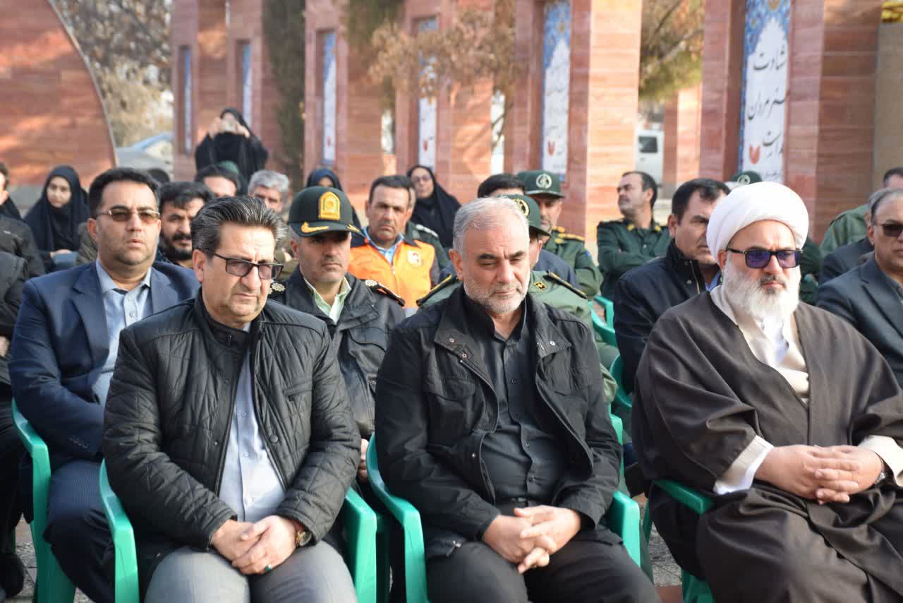 عطرافشانی و گلباران گلزار شهدای میاندوآب + تصاویر