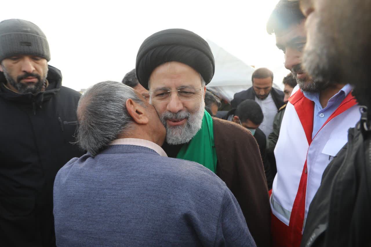 آلبوم تصویری / بازدید رئیس جمهور از روند اسکان اضطراری و برخی از مناطق زلزلهزده شهرستان خوی