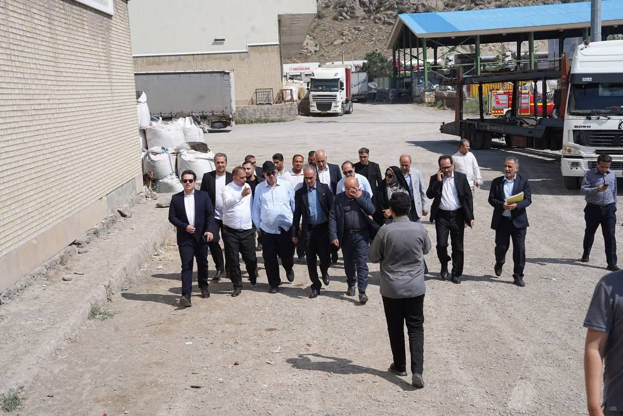 بازدید استاندار آذربایجانغربی از انبارهای عمومی و خدمات گمرکی بازرگان + تصاویر
